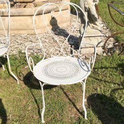 ENSEMBLE CHAISE ET TABLE...