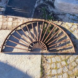 GRILLE DE SOUPIRAIL EN FER...